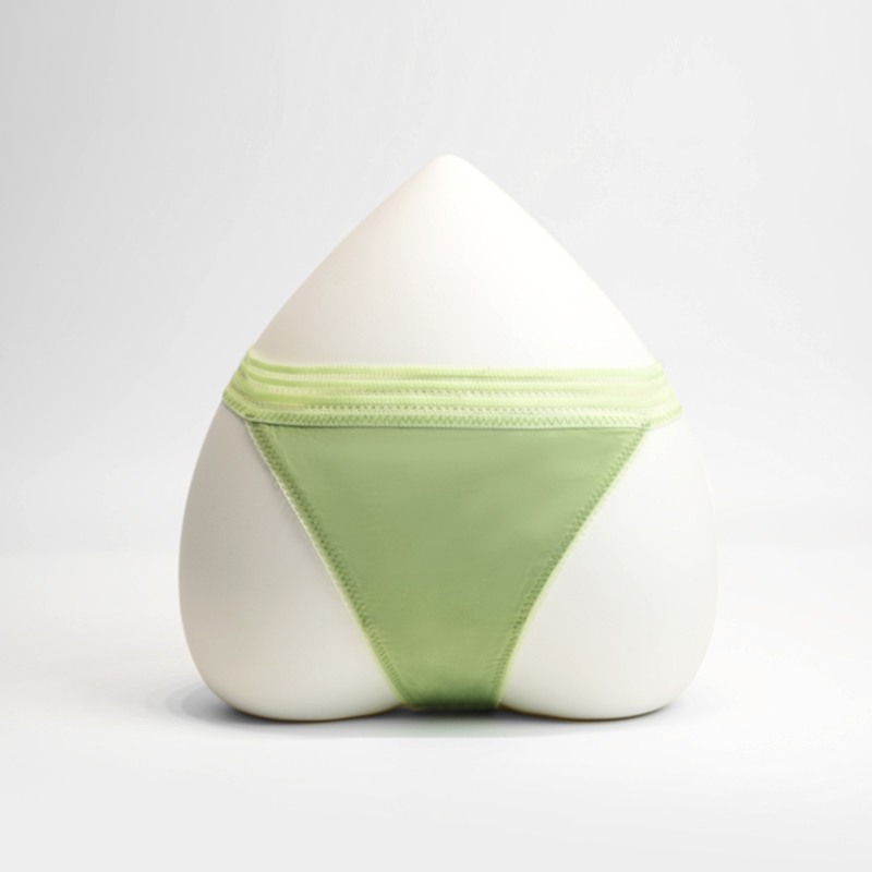 String en dentelle vers les femmes